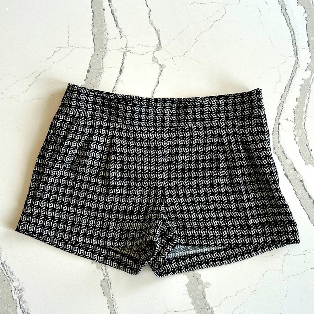 Express Black and White Shorts with Pockets Size 2